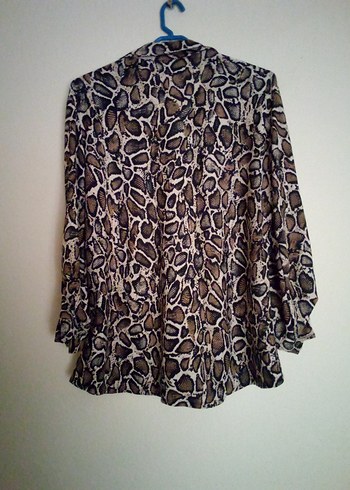 Düğmeli Yılan Desenli Kadın Gömlek - Görsel 3