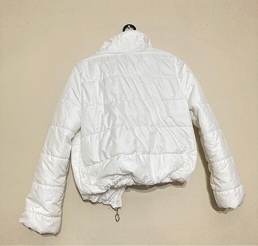Bershka Beyaz kısa şişme mont