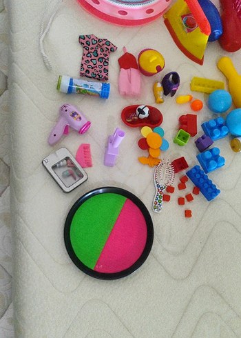 Renkli Çeşitli Oyuncak Seti - Görsel 2