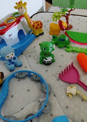 Renkli Çeşitli Oyuncak Seti - Görsel 14