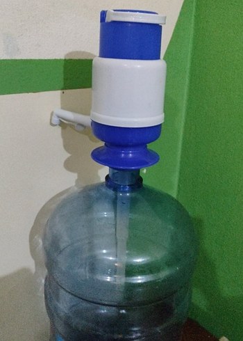 Mavi Büyük Su Şişesi ve Pompa - Görsel 5