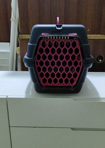 Siyah Taşıma Kabı Kırmızı Detaylı - Görsel 3