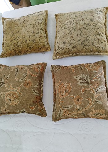 Kahverengi Çiçek Desenli Yastıklar - Görsel 3
