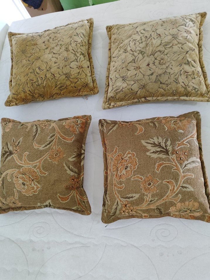 Kahverengi Çiçek Desenli Yastıklar - Görsel 3