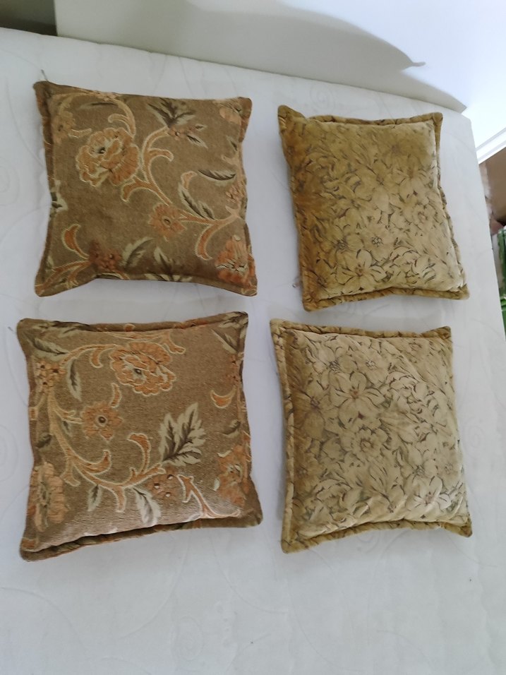 Kahverengi Çiçek Desenli Yastıklar - Görsel 2