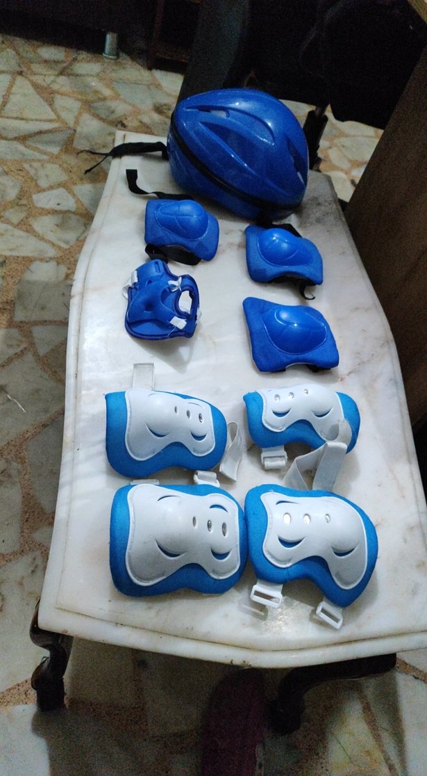 Plastik Motosiklet kaskı Dizlikleri Velcro Kapamalı - Görsel 2