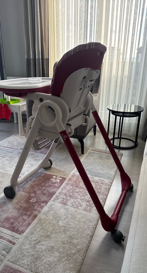 Kırmızı ve Gri Chicco Mama Sandalyesi - Görsel 2