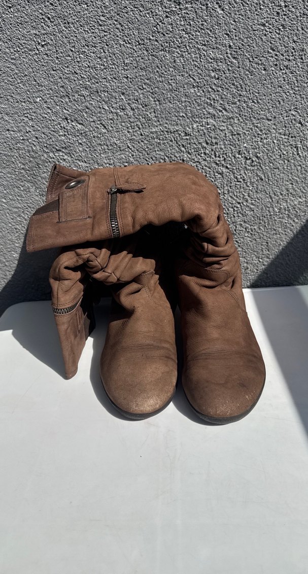 38 numara. Kahverengi Kadın Süet Tokalı Dizüstü Bot - Görsel 2