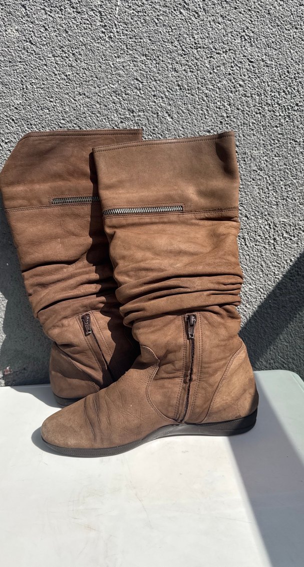 38 numara. Kahverengi Kadın Süet Tokalı Dizüstü Bot - Görsel 3
