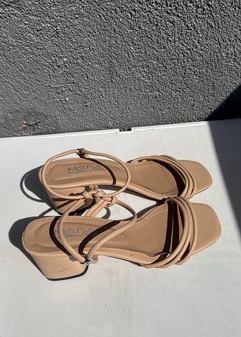 Diğer 39 numara. Bej Minimalist İnce Topuklu Kadın Sandalet