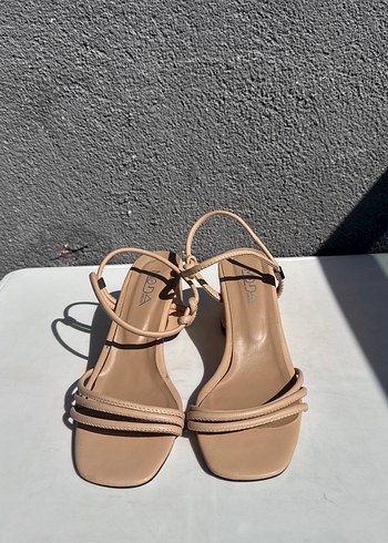 39 numara. Bej Minimalist İnce Topuklu Kadın Sandalet