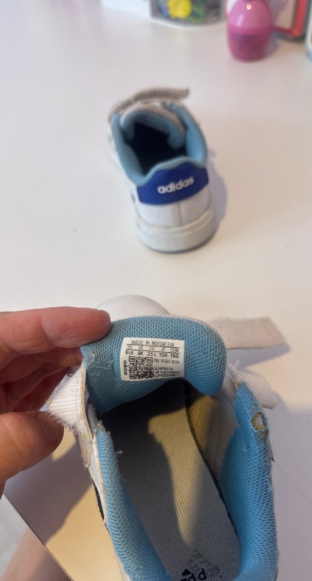 Erkek Çocuk Beyaz Adidas Spor Ayakkabı 25,5 numara - Görsel 4