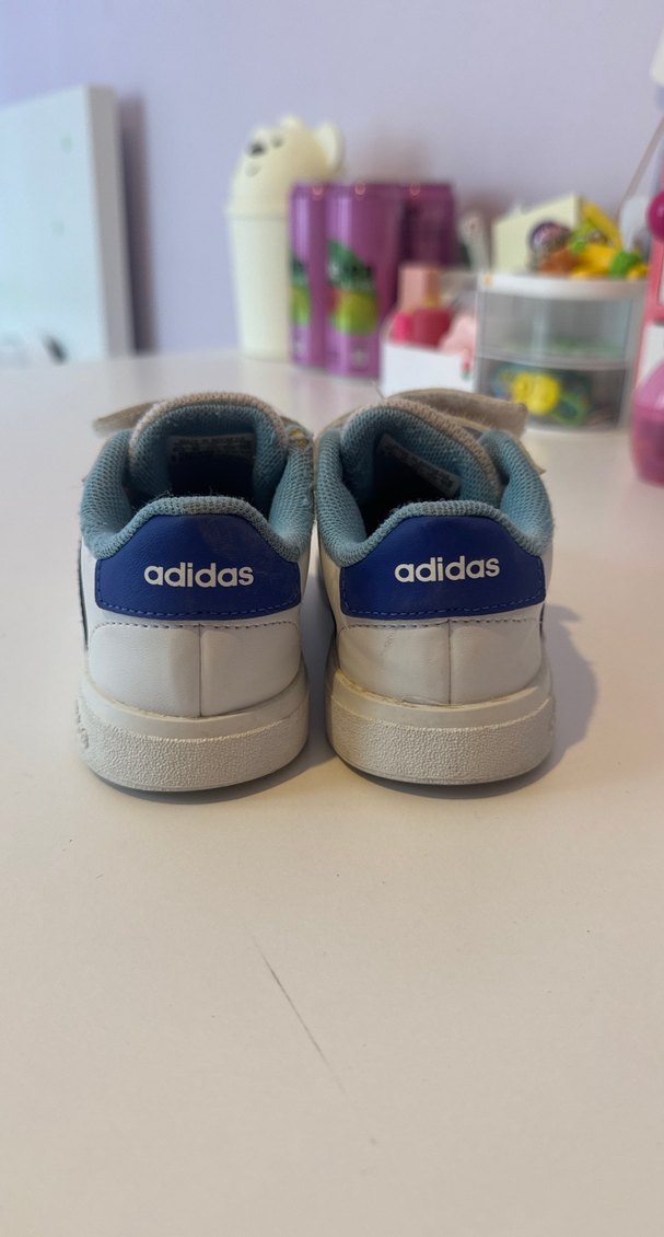 Erkek Çocuk Beyaz Adidas Spor Ayakkabı 25,5 numara - Görsel 3