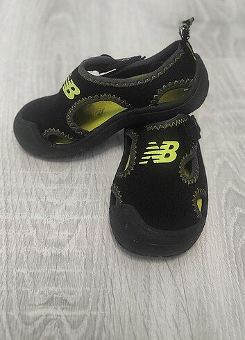 22 Beden New balance sandalet 22.5 numara