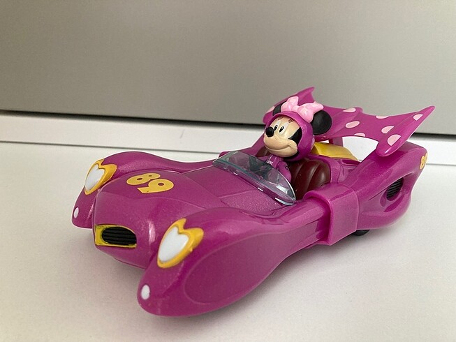 Minnie Mouse Yarış Arabası