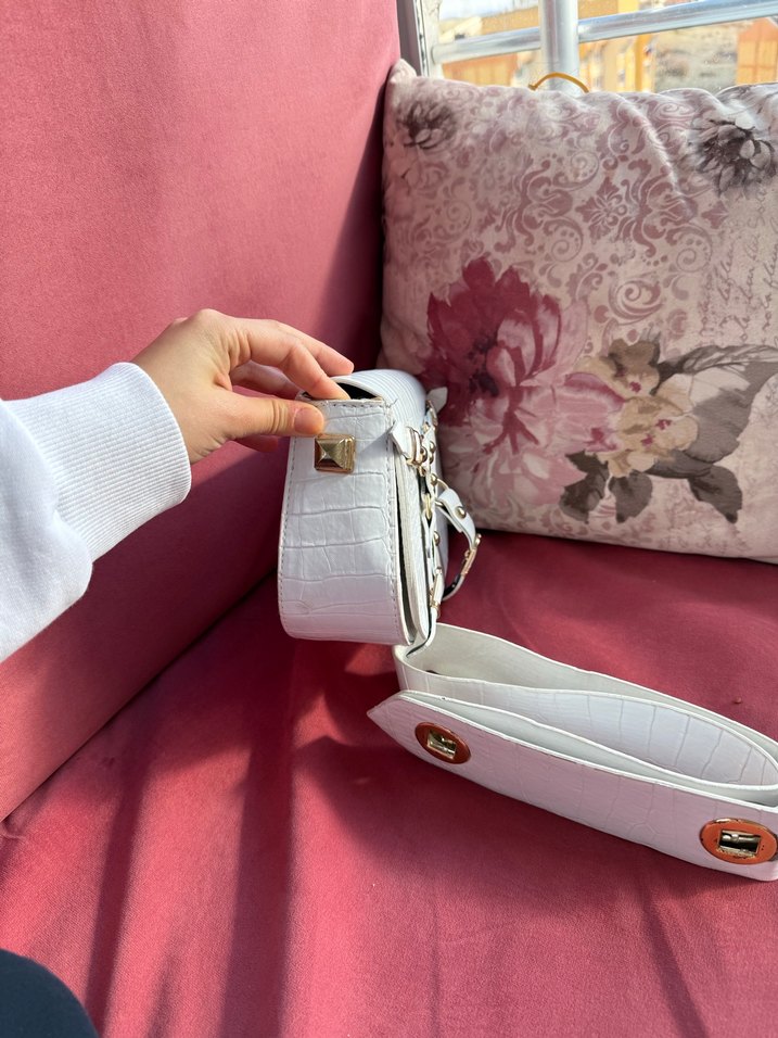Manc Beyaz Deri Kemerli Yılan Desenli Kadın Çanta - Görsel 3