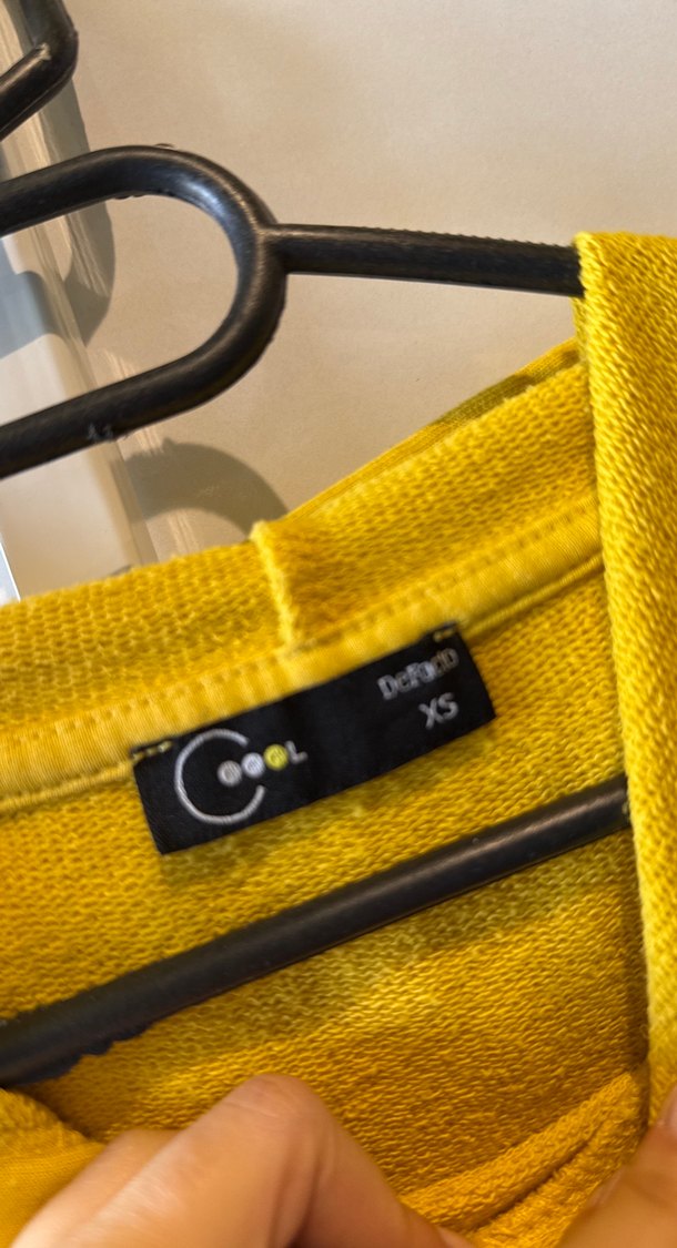 Sarı Kapüşonlu Kadın Sweatshirt - Görsel 2