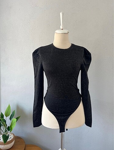 Zara Simli Body