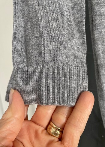 Gri V Yakalı Kadın Keten Triko - Görsel 3