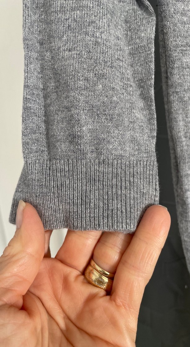 Gri V Yakalı Kadın Keten Triko - Görsel 3