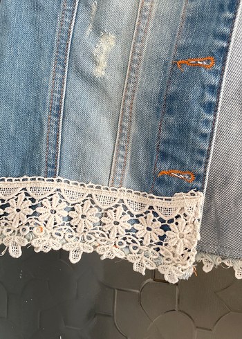 Dantel Detaylı Kolsuz Mavi Denim Ceket - Görsel 4