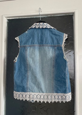Dantel Detaylı Kolsuz Mavi Denim Ceket - Görsel 6