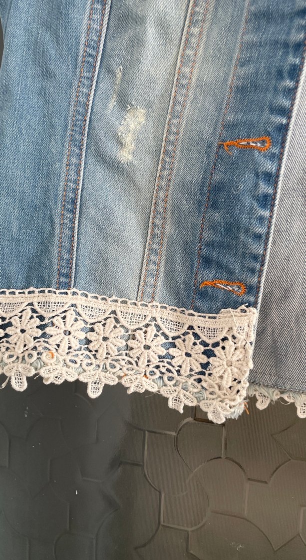 Dantel Detaylı Kolsuz Mavi Denim Ceket - Görsel 4