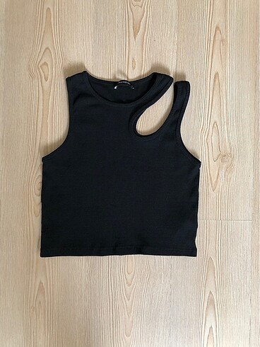 Trendyol Siyah Omuz Detaylı Crop