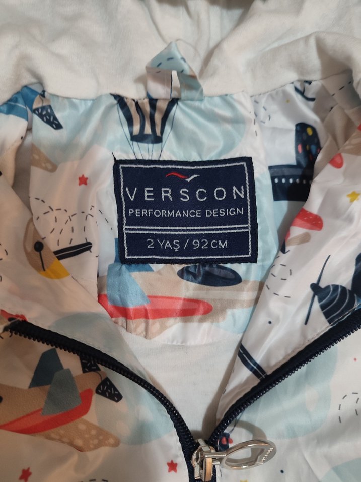 Renkli Baskılı Erkek Çocuk Kapüşonlu Yağmurluk - Görsel 2