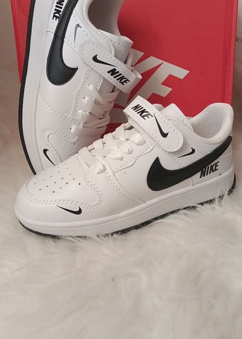 32 Beden beyaz Renk Nike Beyaz Erkek Çocuk Spor Ayakkabı Velcro