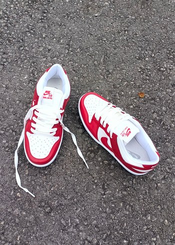 40 Beden Nike Kadın Kırmızı Spor Ayakkabı