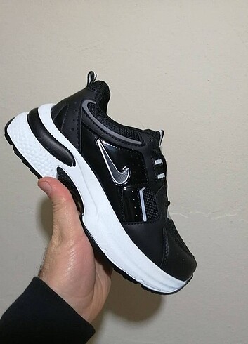 Nike Kadin spor ayakkabisi 
