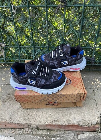 Adidas Çocuk spor ayakkabısı