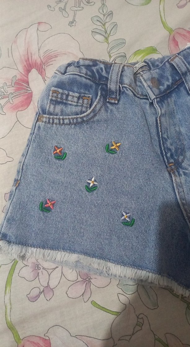 Renkli Nakışlı Düğmeli Kız Denim Şort - Görsel 2