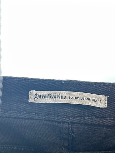 42 Beden siyah Renk Stradivarius Jean / Kot %70 İndirimli.