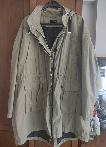 Haki trench (the outerwear/ Nederland)