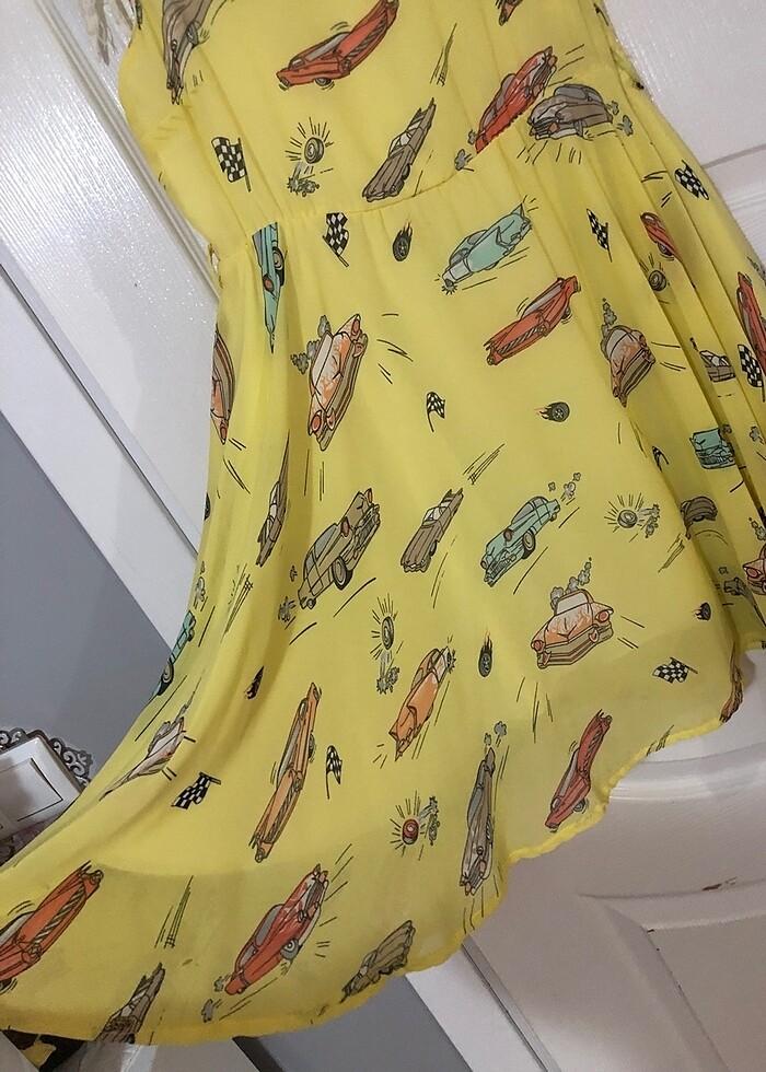 Araba desenli sarı  elbise - Görsel 2
