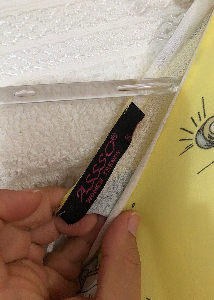 Araba desenli sarı  elbise - Görsel 4