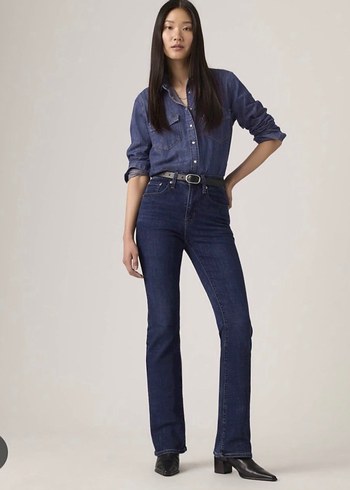 Levis 725 High Rise Bootcut Jean