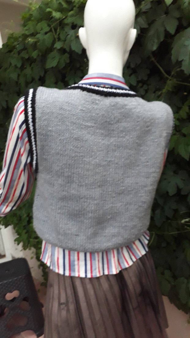 Gri v yaka  süveter el emeği #bluz #crop #süveter - Görsel 3