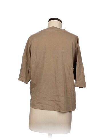 m Beden Mango T-shirt %70 İndirimli.
