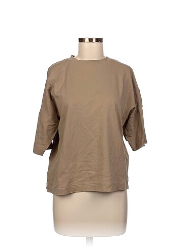 Mango T-shirt %70 İndirimli.