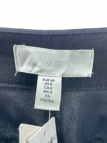 40 Beden siyah Renk H&M Düz Kesim %70 İndirimli.