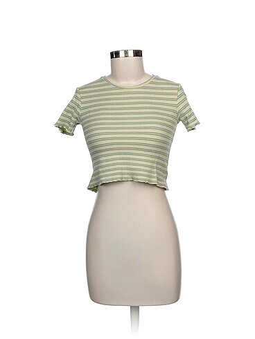 Pull and Bear T-shirt %70 İndirimli.