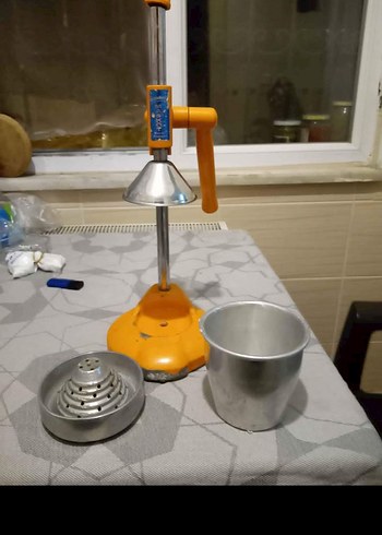 Turuncu ve Gri Manuel Meyve Sıkacağı - Görsel 2