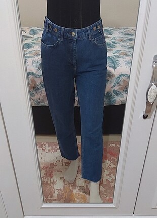 Yüksek Bel Paçası Kesik Mom Jeans