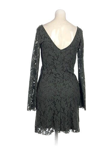 s Beden PreLoved Kısa Elbise %70 İndirimli.
