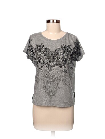 Koton T-shirt %70 İndirimli.