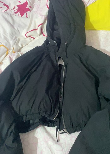 Bershka Bershka Crop Kapüşonlu Şişme Mont