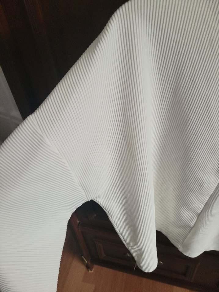 Kadın Beyaz Keten Pliseli Uzun Kollu Bluz - Görsel 5